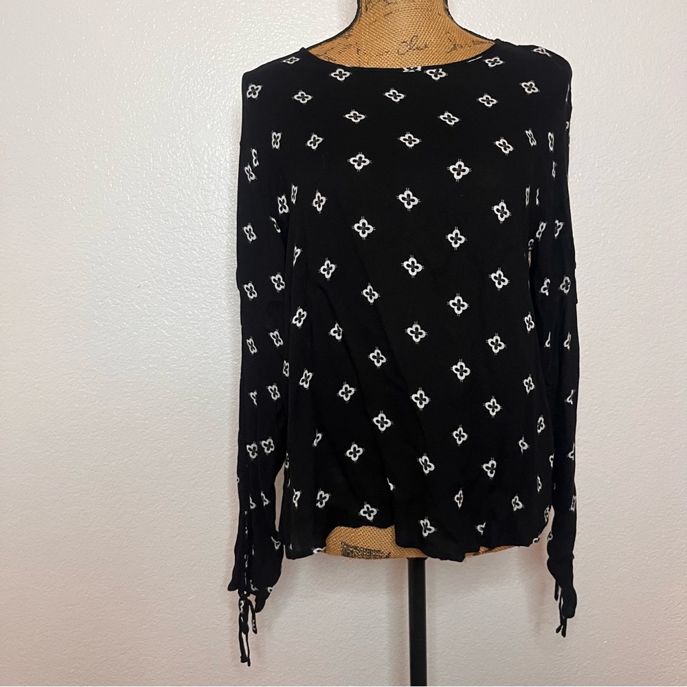 Mossimo Supply Co Slip-on Blouse Women Size Medium Open Tie Long Sleeve